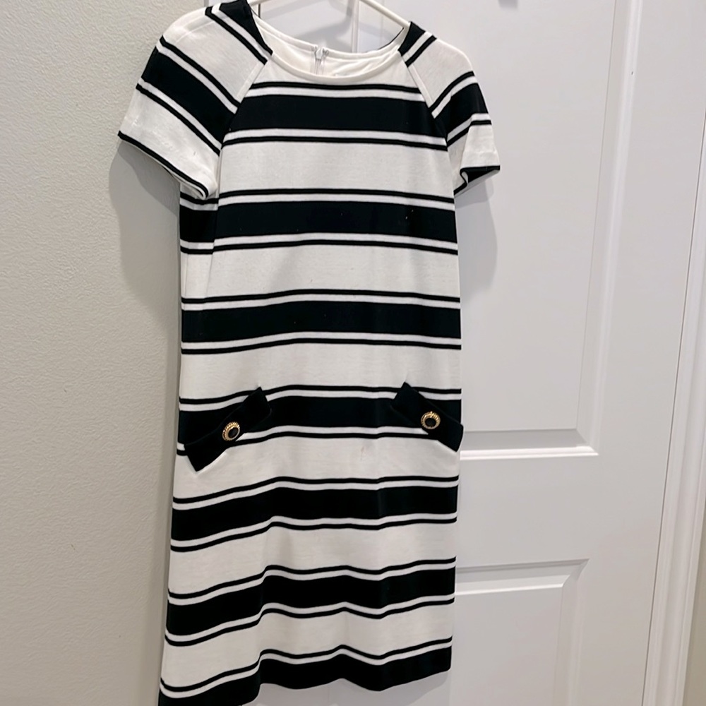Cotton black/off-white A-line dress new never worn front pockets w/nice buttons
